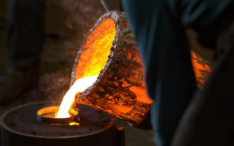 Pengecoran pasir adalah proses pengecoran tradisional dan banyak digunakan.